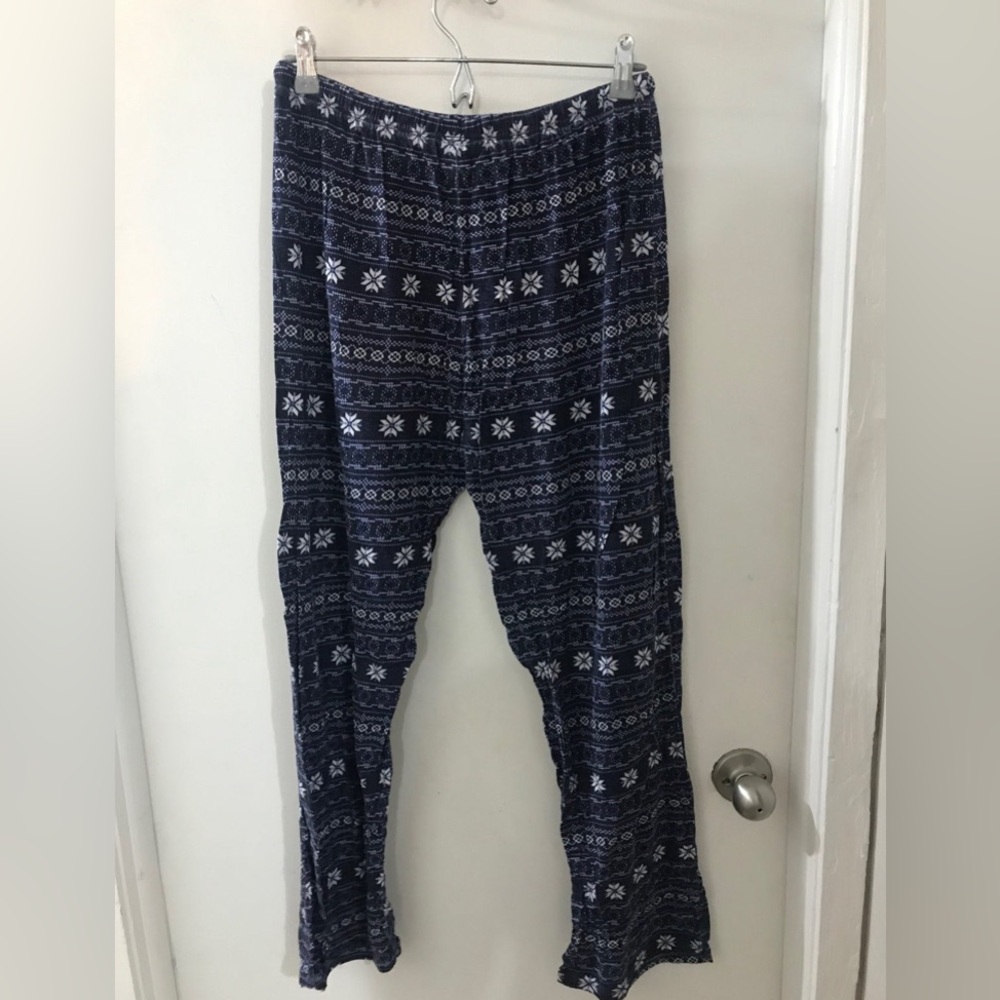 Purple snowflake design pajama pants